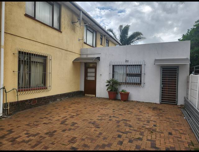 4 BEDROOM FREESTANDING FOR SALE IN OAKDALE